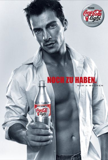 gSCHLICHT_Print_Plakat_CCL_CocaCola-Light_Silverbottle_Man_6_BIG_WEB.jpg